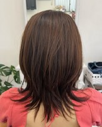 ミディアムヘアのヘアスタイル